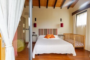 1 chambre, fer et planche à repasser, lit parapluie, Wi-Fi gratuit
