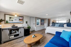 2 slaapkamers, een strijkplank/strijkijzer, reisbedje, wifi