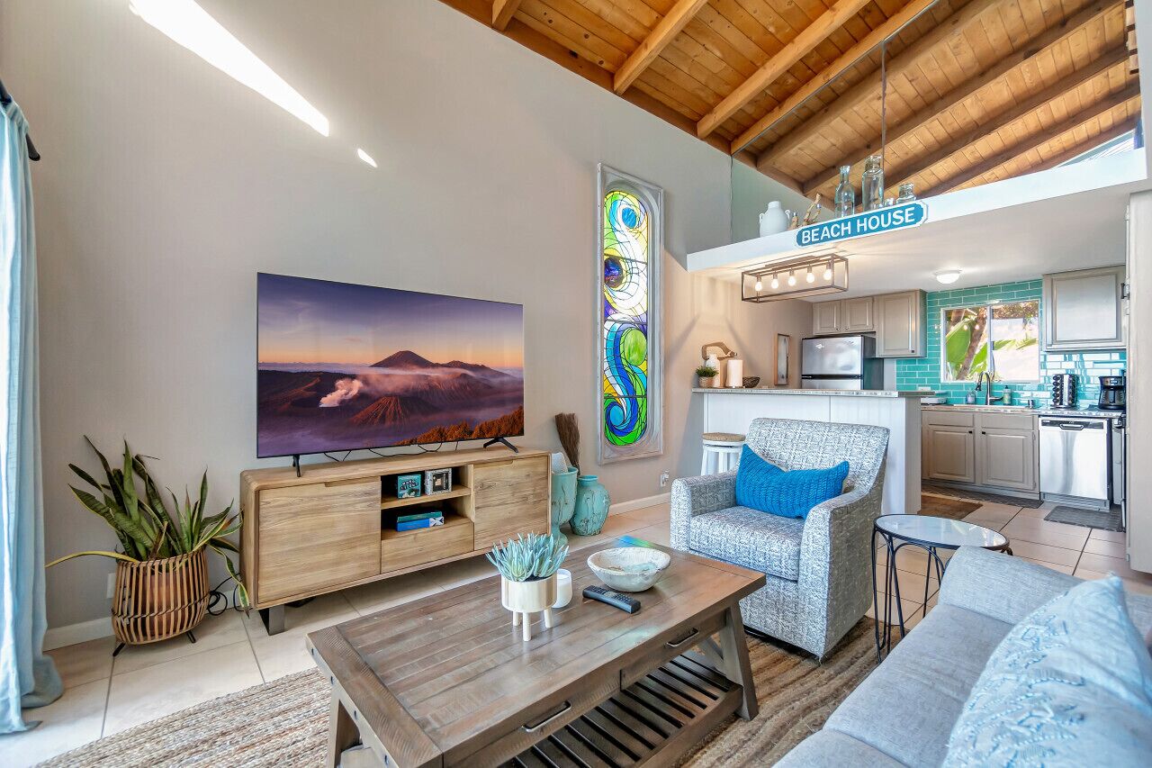 Smart TV, fireplace