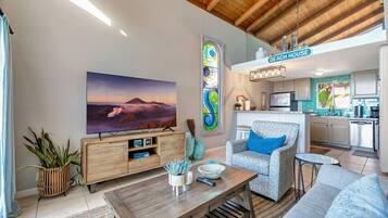 Smart TV, fireplace