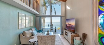 オーシャンフロントビーチハウス-砂へのプライベート階段！