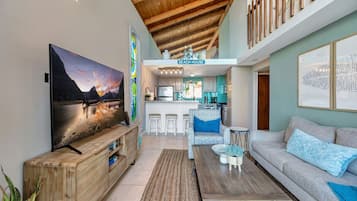 Una Smart TV, una chimenea