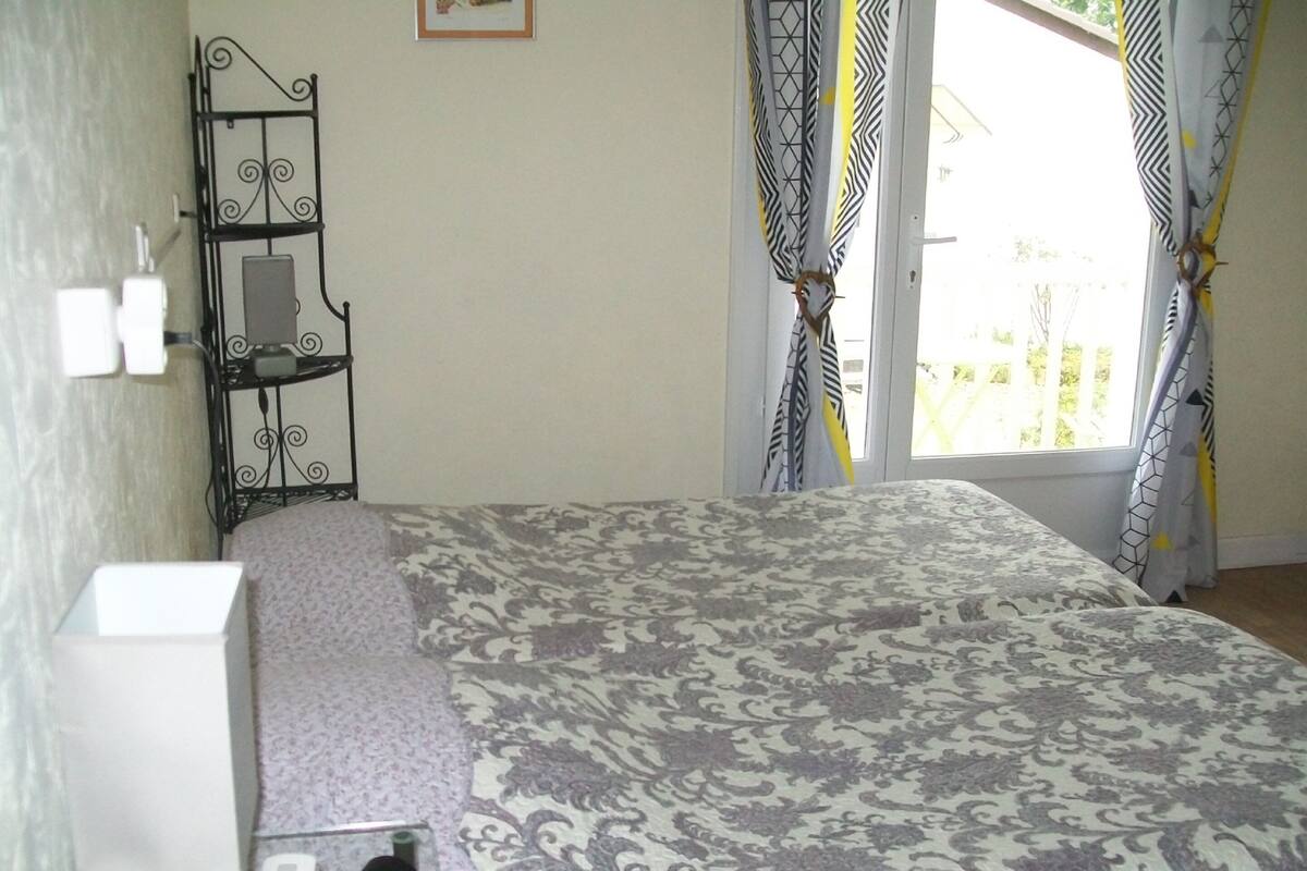 Triple Room, Accessible | Individually decorated, individually furnished, desk, laptop workspace