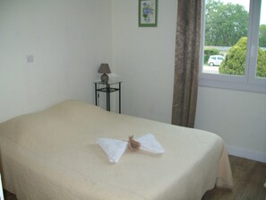 Standard Double Room | Individually decorated, individually furnished, desk, laptop workspace