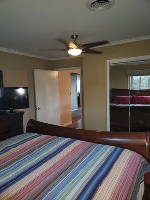 3 habitaciones, escritorio, tabla de planchar con plancha y wifi gratis 