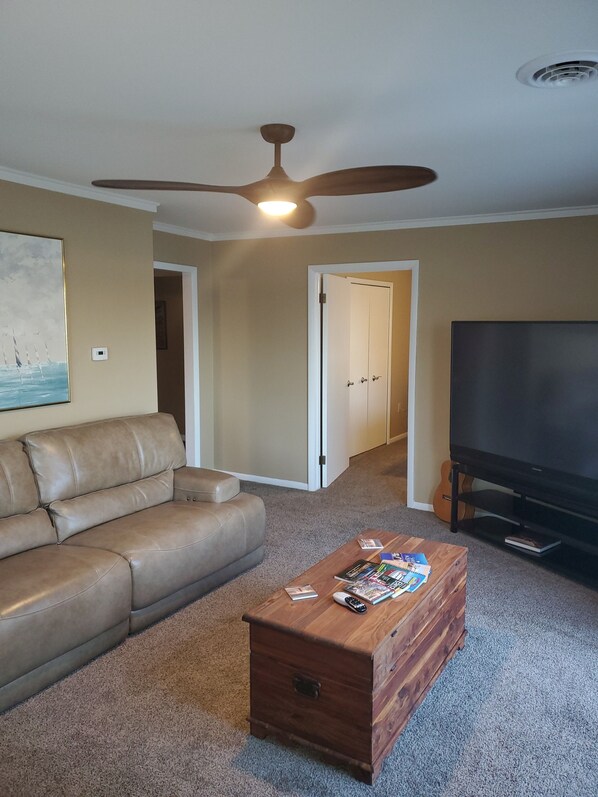 Smart TV, video games, DVD player, books - "Bonfire's , Hot tub and Freighters " (Marine City)