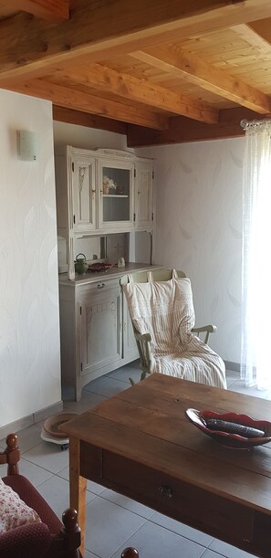 Interior - LARGE HOUSE IN THE COUNTRY (PESCHADOIRES)