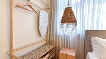 1 bedroom, individually decorated, individually furnished