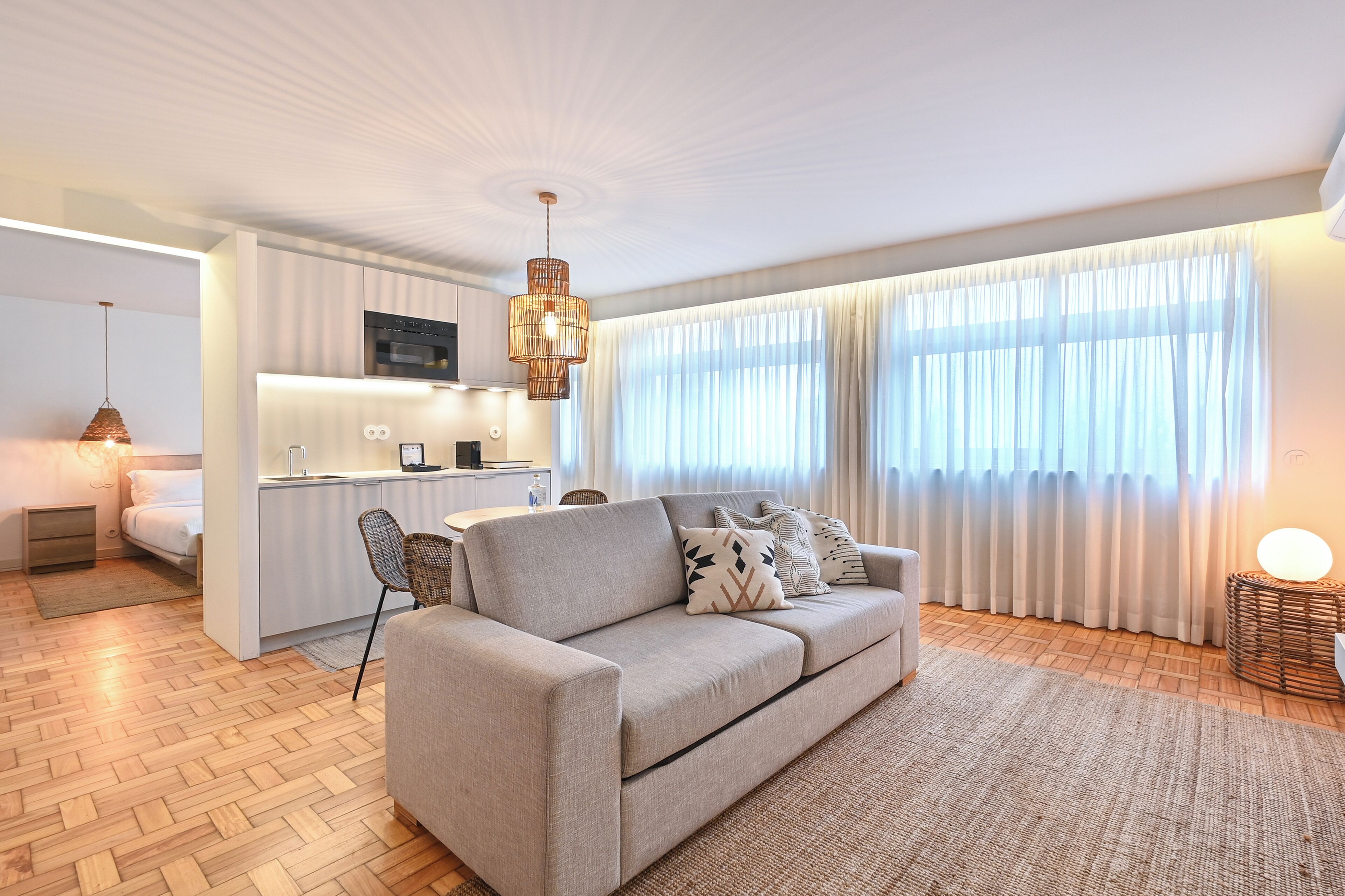 Estudio Deluxe (204) | Área de sala de estar | Televisión de pantalla plana 