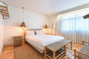 بديكورات فريدة لكل غرفة وطراز فريد لكل وحدة وستائر تعتيم