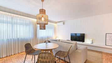 Deluxe Studio (204) | Living area | Flat-screen TV