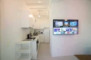 Fridge, microwave, oven, coffee/tea maker - Traditional Cycladic Home with a large private pool with sea view (Mikonos)