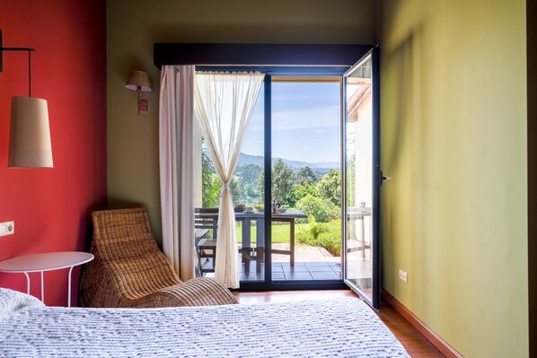 2 bedrooms, iron/ironing board, travel crib, free WiFi