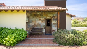 Exterior detail - Apto. 3. La mar salada (Castiello De La Marina)