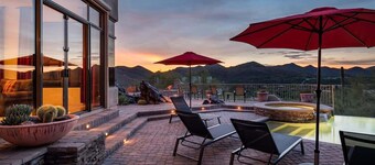 Southwest home w/ Hot Tub, heated* pool, and amazing Mtn. Views!