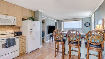 Studio (Beach & Tennis 2005) | Private kitchen | Oven
