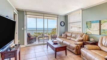 Studio (Beach & Tennis 2005) | Phòng khách | Smart TV