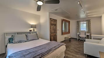 2 bedrooms, laptop workspace, internet, bed sheets