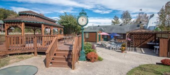 Bullwinkles Rustic Lodge