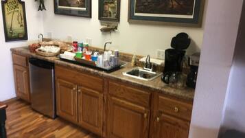 Free daily continental breakfast