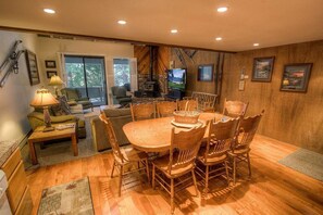Fridge, microwave, stovetop, dishwasher - Eagle's Lake Retreat (Incline Village)