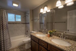 Bathroom - Twin Peaks (South Lake Tahoe)