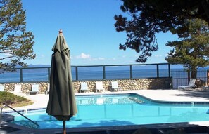 Outdoor pool - Evergreen Escape (South Lake Tahoe)