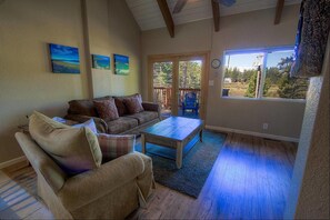 TV - Hillside Hideaway (South Lake Tahoe)