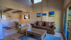 TV - Hillside Hideaway (South Lake Tahoe)