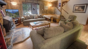 TV - Bambi's Bunkhouse (South Lake Tahoe)