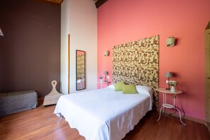 1 slaapkamer, een strijkplank/strijkijzer, gratis wifi, beddengoed