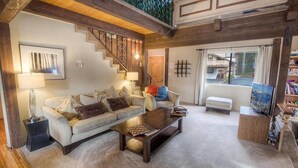 Living room - Pine Mountain Chalet (South Lake Tahoe)