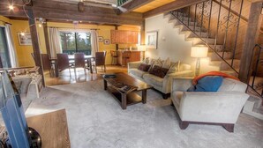 Living room - Pine Mountain Chalet (South Lake Tahoe)