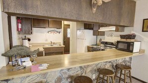 Private kitchen - Tahoe Island Hideaway (South Lake Tahoe)