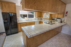 Fridge, microwave, stovetop, dishwasher