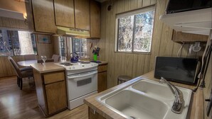Fridge, microwave, stovetop, dishwasher - Serene Stream Lodge (Incline Village)