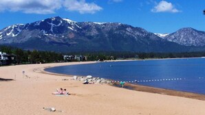 Beach nearby - Emerald Lodge (South Lake Tahoe)