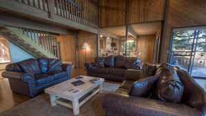 TV, fireplace - Tahoe Acres (South Lake Tahoe)