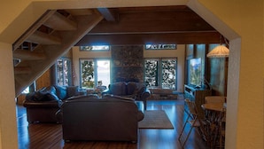 TV, fireplace - Tahoe Acres (South Lake Tahoe)