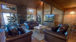 TV, fireplace - Tahoe Acres (South Lake Tahoe)
