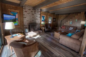 TV, fireplace
