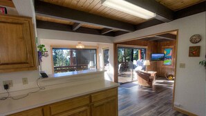 Coffee/tea maker, fridge, microwave, stovetop - The Sunny Spot (Tahoe Vista)