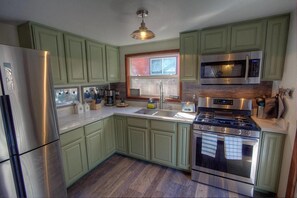 Fridge, microwave, stovetop, dishwasher