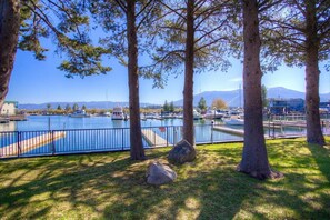 Inomhuspool och utomhuspool