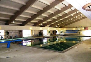 Indoor pool, outdoor pool - Walk on Water (South Lake Tahoe)