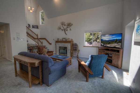 Télévision, cheminée