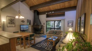 Living room - Forest View Townhouse (Kings Beach)
