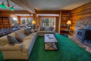 TV, fireplace - Heavenly Hilltop Hideaway (South Lake Tahoe)