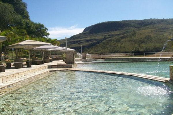 Innenpool, 2 Außenpools, Liegestühle