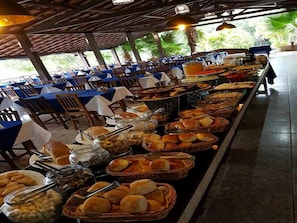 Free daily buffet breakfast